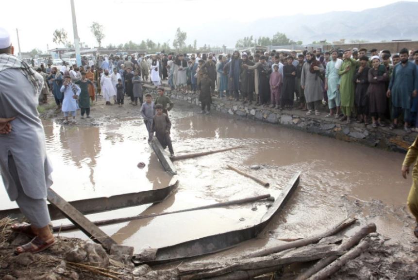 Stuhi dhe shira të rrëmbyeshëm në Afganistan, shkon në 40 numri i të vdekurve, 350 të plagosur