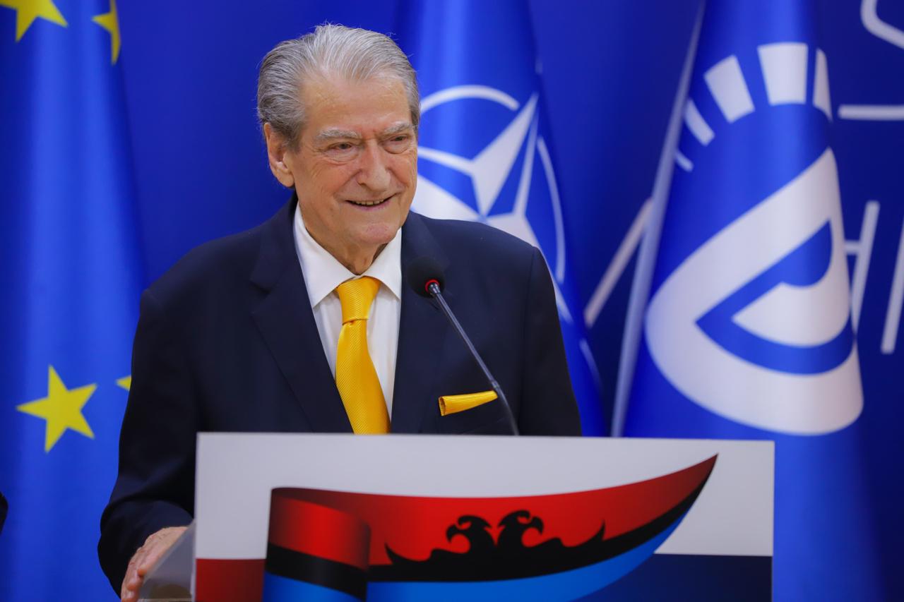 “Letohet” Doktori/ Sulmon Dumanin për aksionin, por harron vëllain e bodigardit